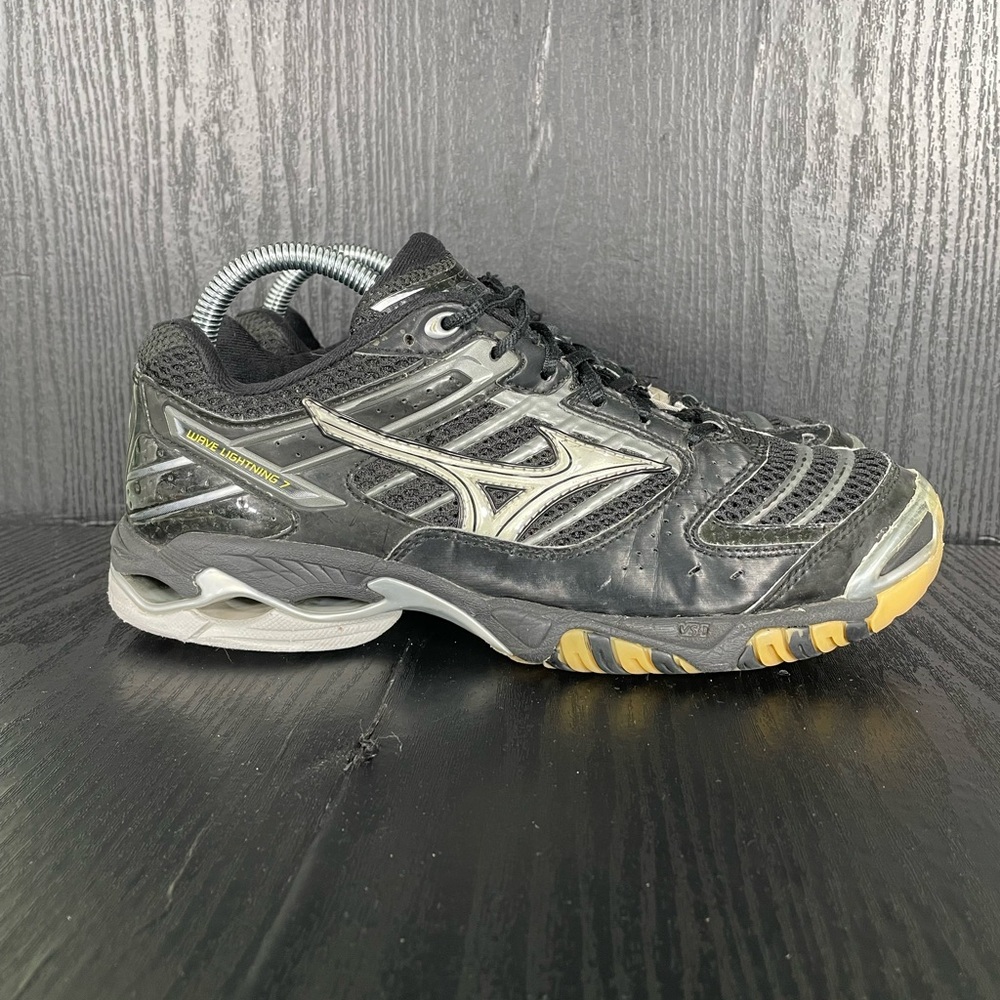 Mizuno Wave Lightning 7 Women’s size 9